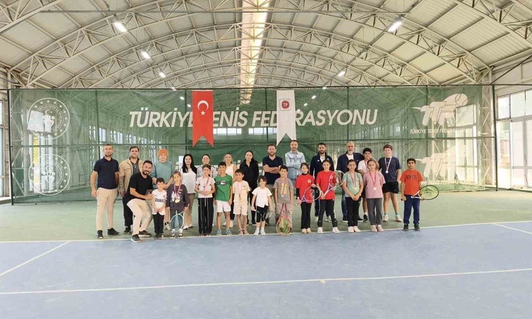 Son Gelişme: Batman'da Amatör Spor Haftası tenis turnuvası 200 sporcunun katılımıyla sona erdi