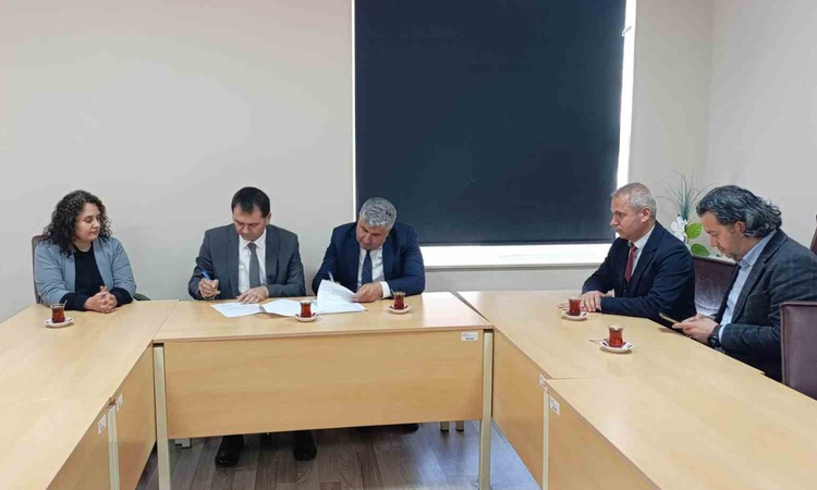 Son Gelişme: BEÜ Matematik Bölümü ile Güroymak İlçe MEM iş birliği protokolü imzaladı