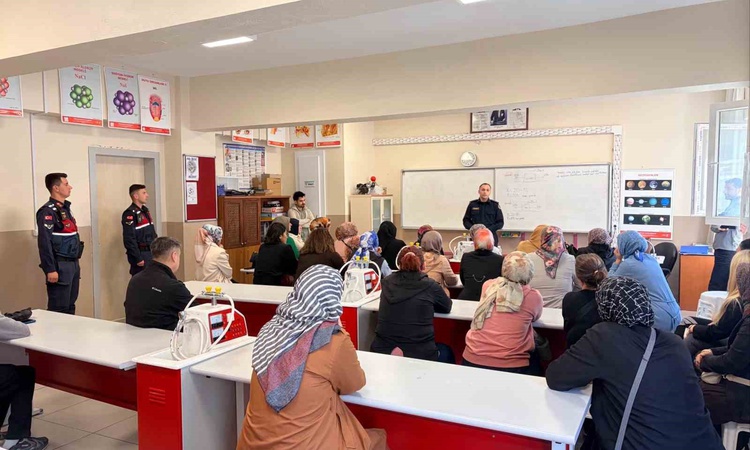 Son Gelişme: Bilecik Merkez ve Söğüt'te jandarma, velilere çocuk güvenliği semineri verdi | İşte Tüm Ayrıntıla