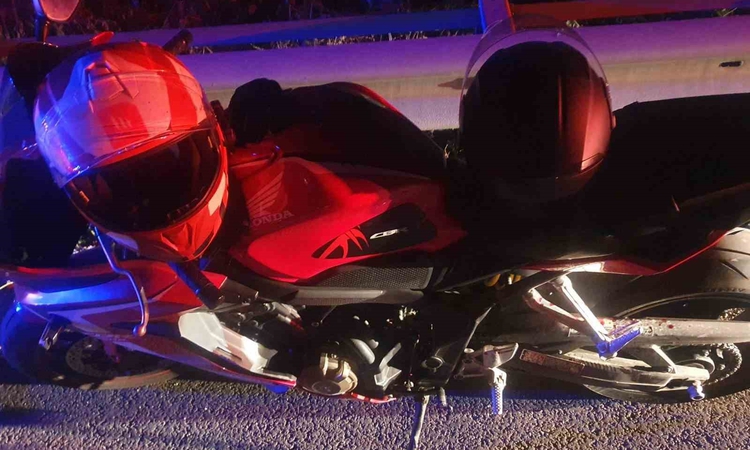 Son Gelişme: Bilecik Pazaryeri'de motosiklet bariyere çarptı, 2 kişi hafif yaralandı. | İşte Tüm Ayrıntılar