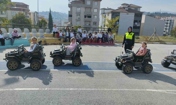 Son Gelişme: Bilecik'te 23 öğrenci trafik kurallarını uygulamalı eğitimle öğrendi ve Merak Edilenler
