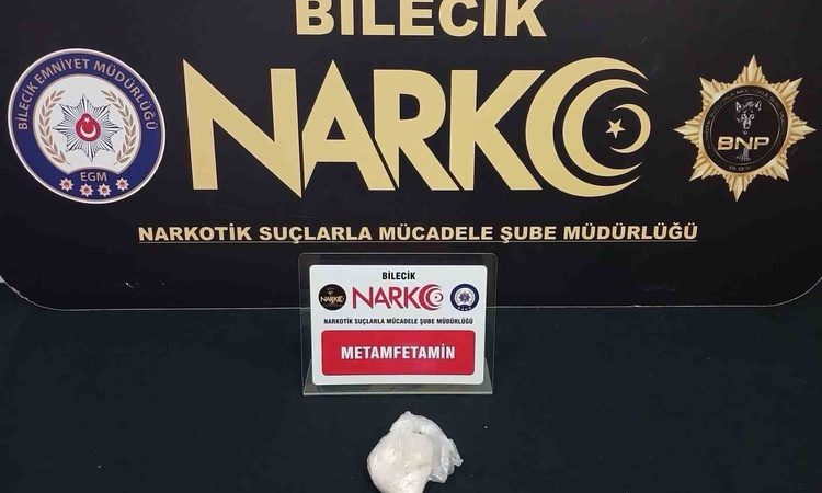 Son Gelişme: Bilecik'te narkotik çalışmasında metamfetaminle yakalanan şahıs yakalanarak gözaltına sevk edildi