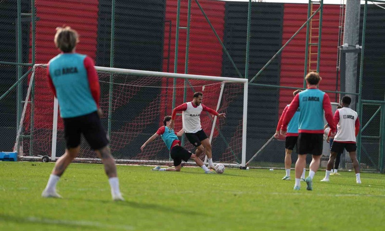 Son Gelişme: Burak Yılmaz yönetimindeki Çorum FK, Erzurumspor FK maçı hazırlıklarına resmen start aldı: Gelişm