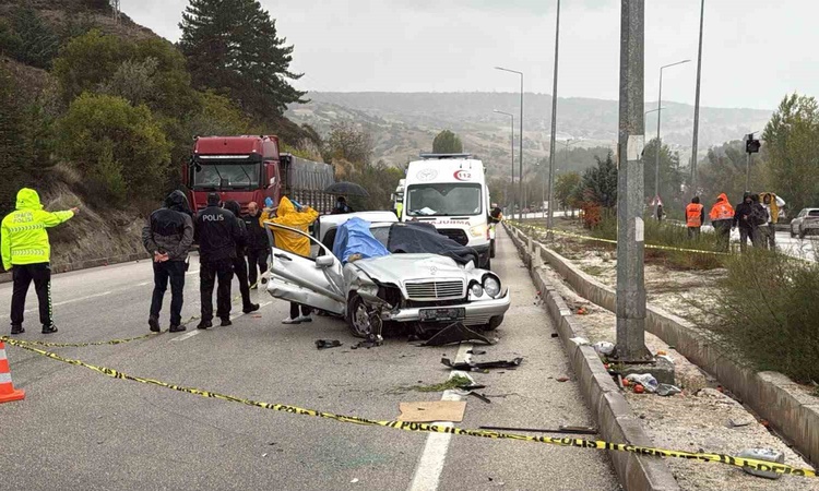 Son Gelişme: Burdur-Antalya yolunda takla atan otomobilde sürücü öldü, 4 kişi yaralandı