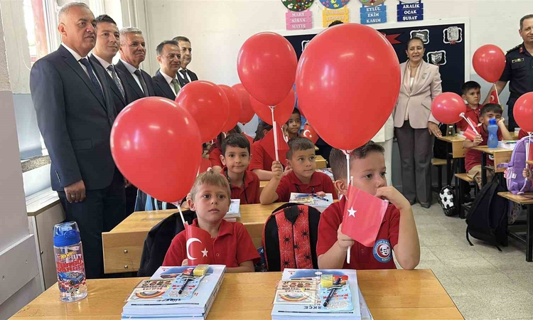 Son Gelişme: Burdur’da yeni eğitim öğretim yılı resmen start aldı: 41 bin 943 öğrenci ders başı yaptı ve Merak