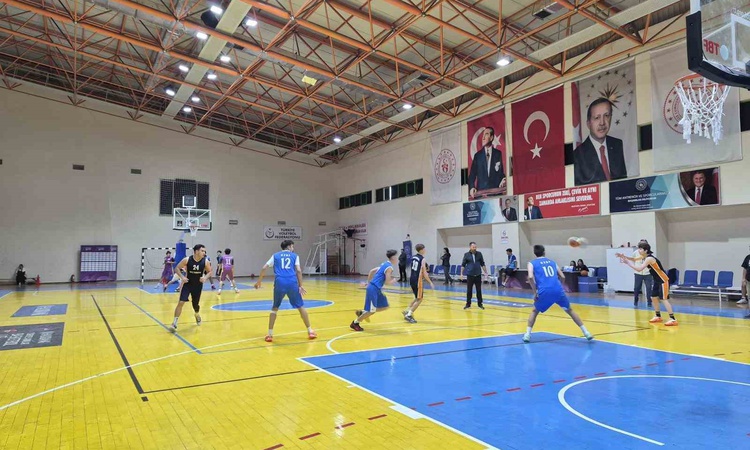 Son Gelişme: Burhaniye'de Cumhuriyet Kupası 3x3 basketbol turnuvası nefes kesti - Son Dakika Bilgileri