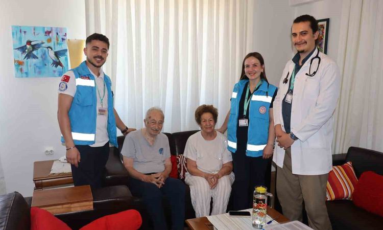 Son Gelişme: Bursa'da Evde Sağlık Hizmetleri: 2 Bin 700 Hastaya 'Aileden Biri' Gibi Bakım