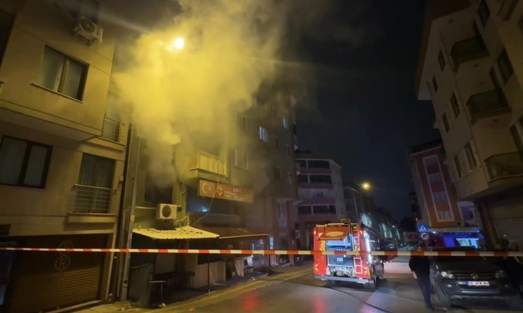 Son Gelişme: Bursa Nilüfer'de kıraathanede çıkan yangın yaralanmaya yol açmadan söndürüldü: Gelişmeler Takip E