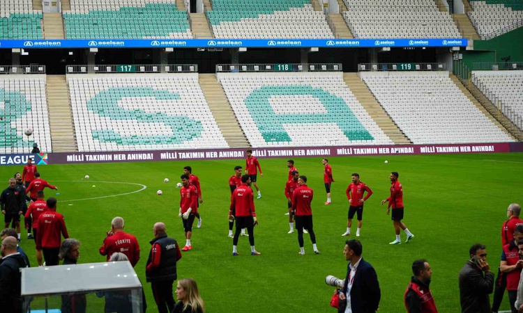 Son Gelişme: Bursa'da yarın İtalya ile oynayacak A Milli Futbol Takımı, son antrenmanını yaptı ve Merak Edilen