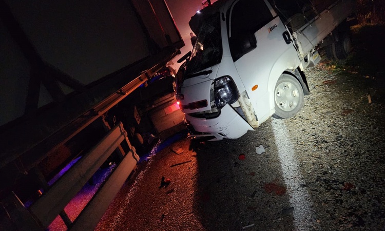 Son Gelişme: Bursa Yenişehir'de tır ile kamyonet çarpıştı, 2 kişi yaralandı