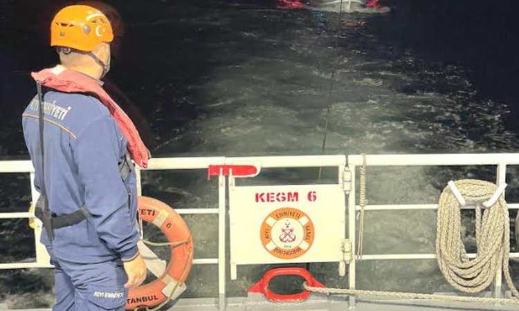 Son Gelişme: Çanakkale Boğazı'nda arızalanan tekne 2 kişiyle Lapseki'ye yedeklendi - Son Dakika Bilgileri