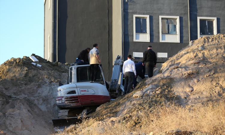 Son Gelişme: Çanakkale'de ÇOMÜ kampüsündeki toprak kaymasında 2 işçi tedavi altına alındı | İşte Tüm Ayrıntıla
