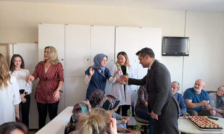 Son Gelişme: Ceyhan, Eskişehir'de palyatif bakım servislerini ziyaret edip personele hediye verdi | İşte Tüm A