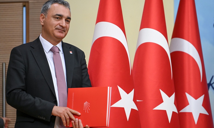 Son Gelişme: CHP Sözcüsü Sarı, Tugay'ın AK Parti'ye geçişini savunulamaz buldu | İşte Tüm Ayrıntılar