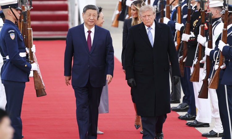 Son Gelişme: Çin lideri Xi, ABD ziyareti sonrası Beijing'e döndü; eşi Peng Liyuan da aynı uçaktaydı ve Merak E