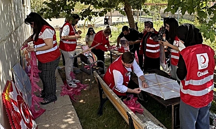 Son Gelişme: Cizreli öğrencilerden Gazze’deki çocuklara uçurtmalı destek