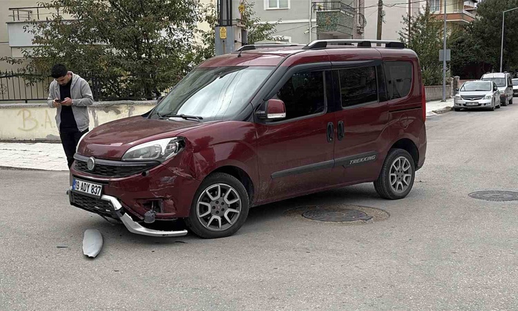 Son Gelişme: Çorum'da hafif ticari araç elektrikli motosikletle çarpıştı, biri çocuk 2 kişi yaralandı - Son Da