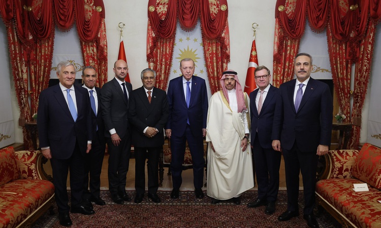 Son Gelişme: Cumhurbaşkanı Erdoğan, R4+E3 toplantısı için Türkiye’ye gelen Dışişleri Bakanlarını kabul etti ve