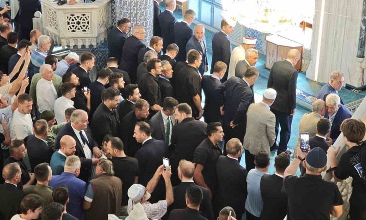 Son Gelişme: Cumhurbaşkanı Erdoğan, Rize’de cuma namazını kıldı ve Merak Edilenler