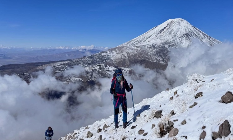 Son Gelişme: Dağcılar, Küçük Ağrı zirvesinden 5 bin 137 metre rakımlı Büyük Ağrı'yı görüntüledi ve Merak Edile