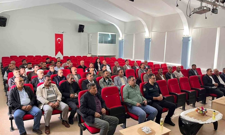Son Gelişme: Dicle Kaymakamı Atış, muhtarlarla buluşup Muhtarlar Günü'nü kutladı