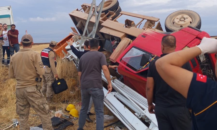 Son Gelişme: Diyarbakır Ergani'de elektrik arıza kamyoneti devrildi, 5 işçi ağır yaralandı | İşte Tüm Ayrıntıl