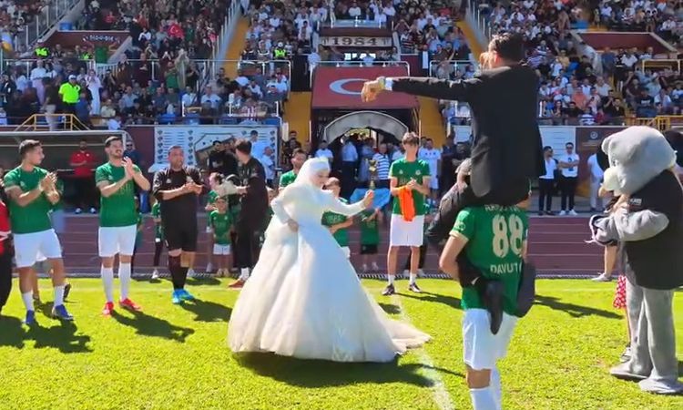 Son Gelişme: Düğün Günü Final Maçına Gittiler: Gelinlik ve Damatlıkla Tribünde Destek Verdiler: Gelişmeler Tak