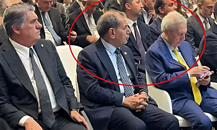 Son Gelişme: Dursun Özbek, gözünü Aziz Yıldırım'ın telefonundan ayırmadı ve Merak Edilenler