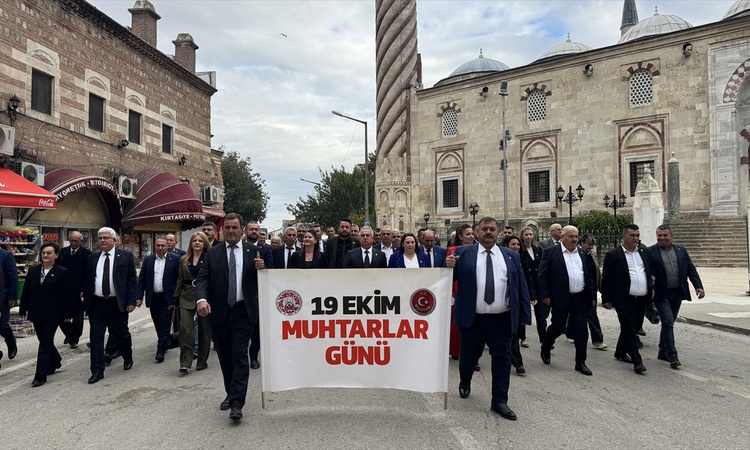 Son Gelişme: Edirne'de muhtarlar 19 Ekim Muhtarlar Günü'nde Atatürk Anıtı'na çelenk sundu | İşte Tüm Ayrıntıla