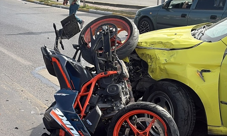 Son Gelişme: Edirne'de taksi ile motosiklet çarpıştı, motosikletteki 2 kişi yaralandı - Son Dakika Bilgileri