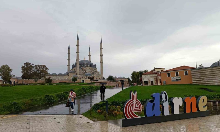 Son Gelişme: Edirne'de yağış hayatı etkiledi, kentte sıcaklık 16 derece ölçüldü | İşte Tüm Ayrıntılar