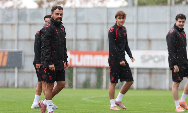 Son Gelişme: Ekenler Beton Sivasspor, Orfa Yap Pendikspor maçı öncesi çift kale maç yaptı - Son Dakika Bilgile