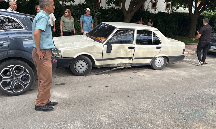 Son Gelişme: Elazığ'da zincirleme trafik kazasında 6 kişi yaralandı: Gelişmeler Takip Ediliyor