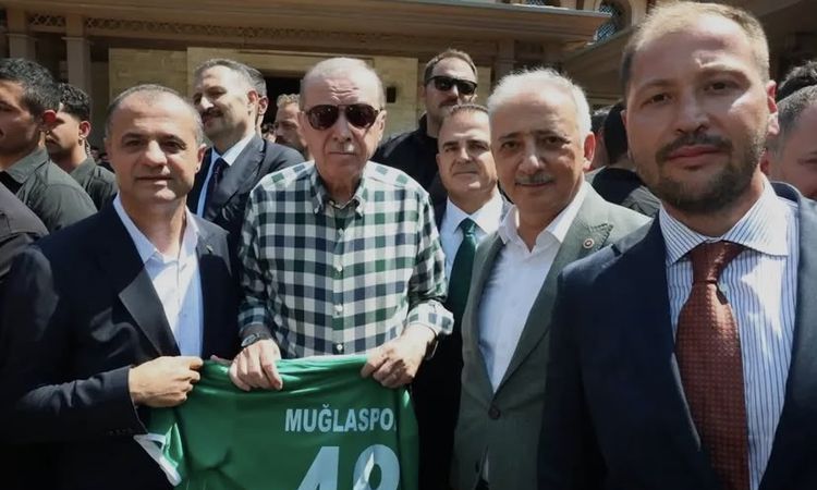 Son Gelişme: Erdoğan'dan Muğlaspor'a Forma ve Tebrik - Son Dakika Bilgileri