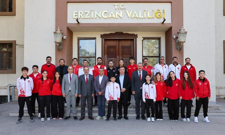 Son Gelişme: Erzincan Valisi Aydoğdu, Balkan Şampiyonası'nda dereceye giren sporcuları kabul etti - Son Dakika