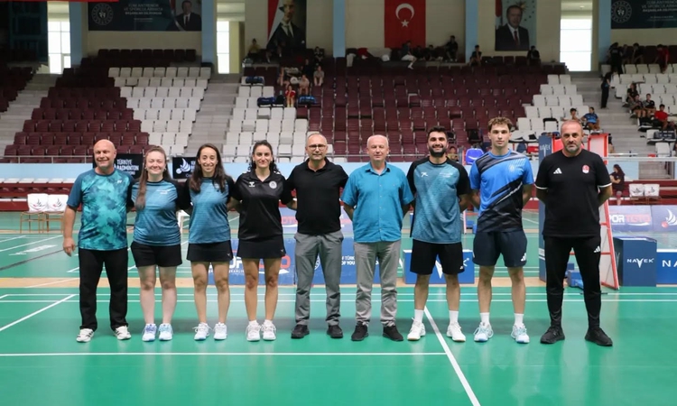 Son Gelişme: Erzincanlı milli sporculara federasyondan raket