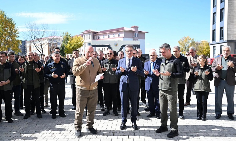 Son Gelişme: Erzurum'da Gazze'ye destek için açılan hayır çarşısına Vali Aydın Baruş da katıldı: Gelişmeler Ta