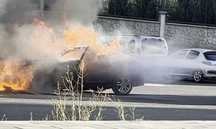 Son Gelişme: Erzurum Palandöken'de 06 U 3063 plakalı otomobil yangında kullanılmaz hale geldi - Son Dakika Bil