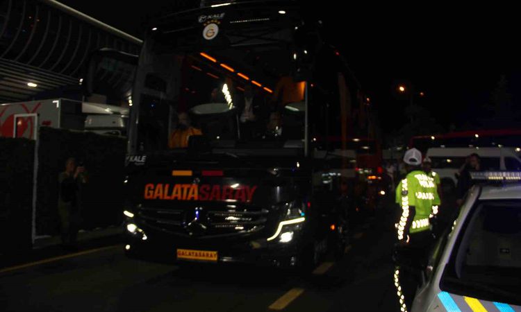 Son Gelişme: Erzurumspor-Galatasaray maçı öncesi takım otobüsleri stadyumda ve Merak Edilenler