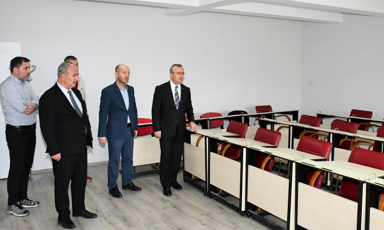Son Gelişme: Eskişehir Milli Eğitim Müdürü Aydın, YEĞİTEK ve Ölçme Değerlendirme Merkezi'ne gitti: Gelişmeler