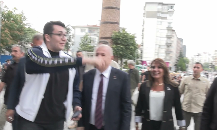 Son Gelişme: Eskişehir'de Ümit Özdağ, AVM'lerde geçen yıla göre işlerin yüzde 50 düştüğünü söyledi | İşte Tüm