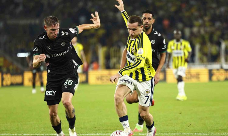 Son Gelişme: Fenerbahçe ilk yarıda Konyaspor'u 3-1 geçti