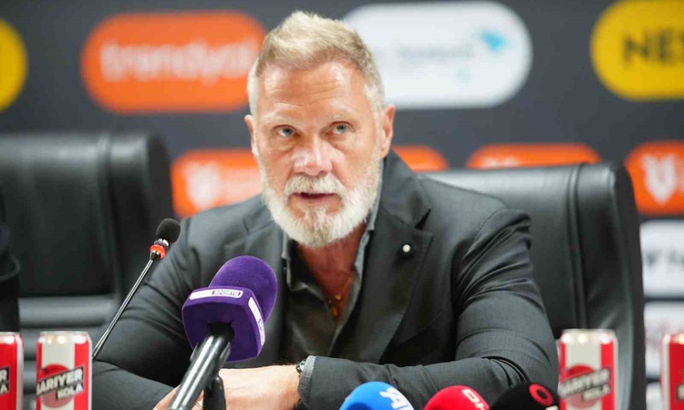 Son Gelişme: Fink, Samsunspor'un Trabzonspor'a 3-0 yenildiği maç sonrası görevde kalmak istiyor | İşte Tüm Ayr