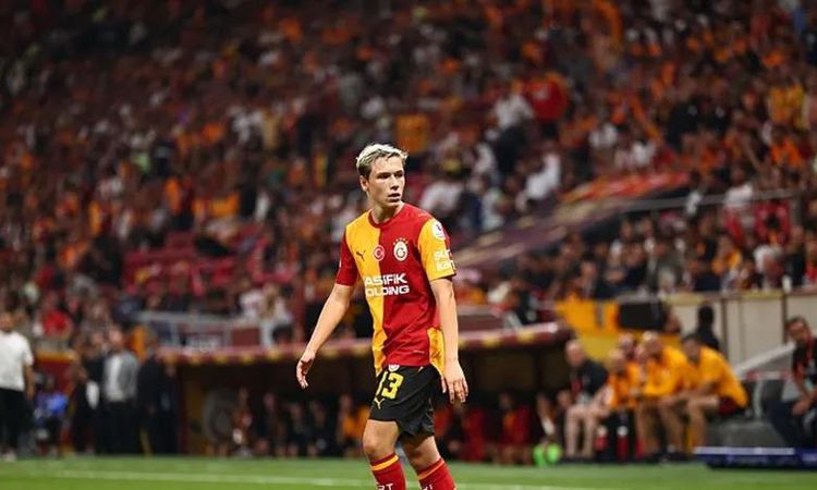 Son Gelişme: Galatasaray'ın transferi Aleksey Batrakov'a milli takım daveti geldi - Son Dakika Bilgileri
