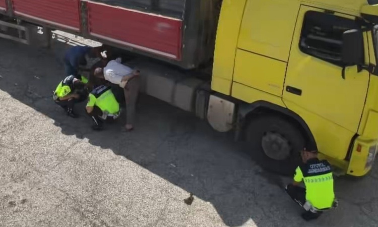 Son Gelişme: Gaziantep otoyolunda jandarma denetiminde 25 sürücüye lastik cezası kesildi | İşte Tüm Ayrıntılar