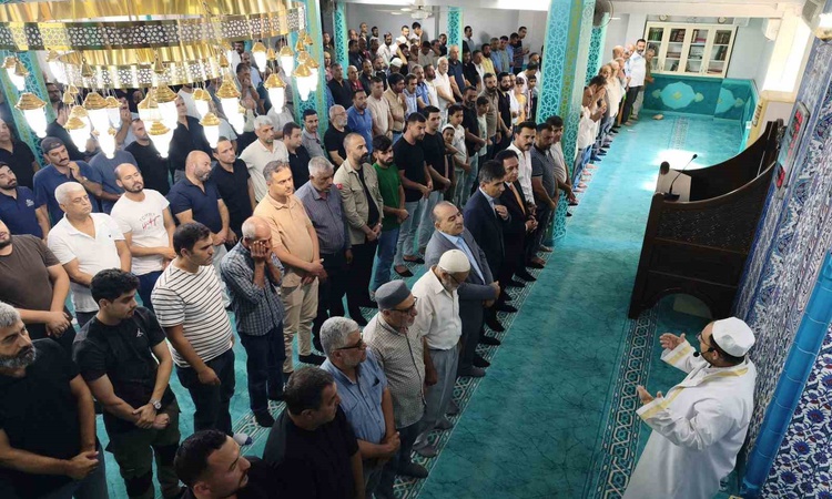 Son Gelişme: Gemide kaybolan 6 ve 12 yaşındaki kardeşler için Reyhanlı'da gıyabi cenaze namazı kılındı ve Mera