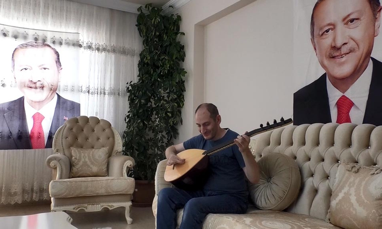 Son Gelişme: Görme engelli Abdullah, Erdoğan hayranlığını bestesiyle anlattı: Gelişmeler Takip Ediliyor