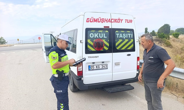 Son Gelişme: Gümüşhacıköy'de jandarma, okul servislerini öğrenci güvenliği için denetledi