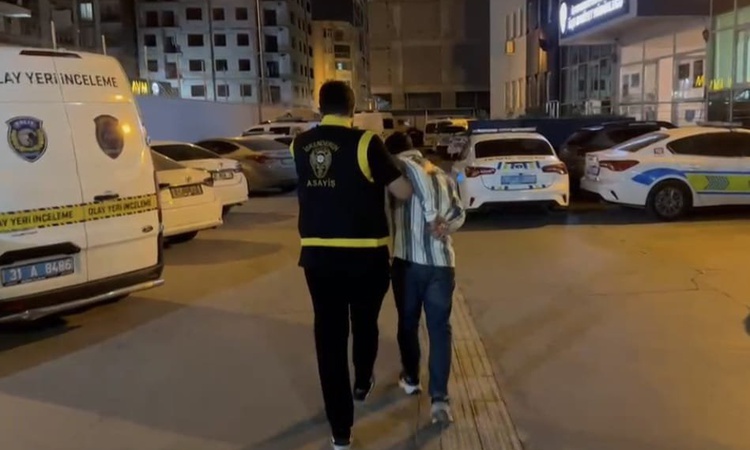 Son Gelişme: Hatay İskenderun'da 11 yıl hapis cezasıyla aranan şahıs yakalanarak hakkında tutuklama kararı ver