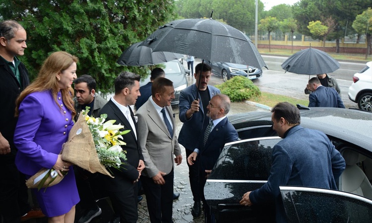 Son Gelişme: İçişleri Bakan Yardımcısı Turan, Çanakkale Ticaret Borsası yönetimini tebrik etti - Son Dakika Bi